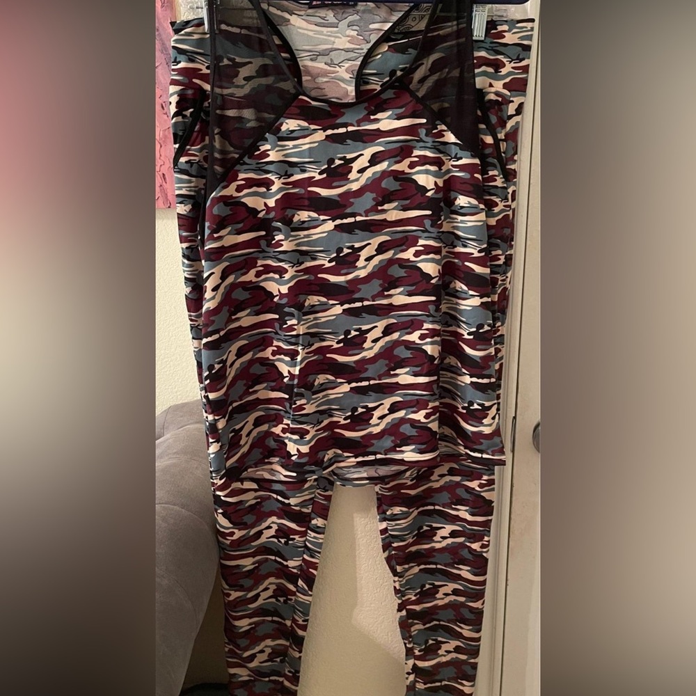 Plus Size Women’s Camo print 2 piece workout set size 3X NEW